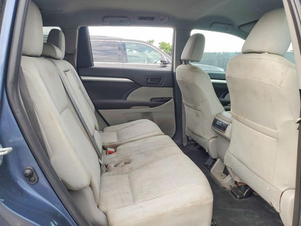 2019 TOYOTA HIGHLANDER LE
