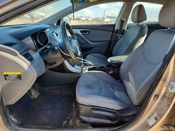 2012 HYUNDAI ELANTRA GLS(Middle grade) — DENT