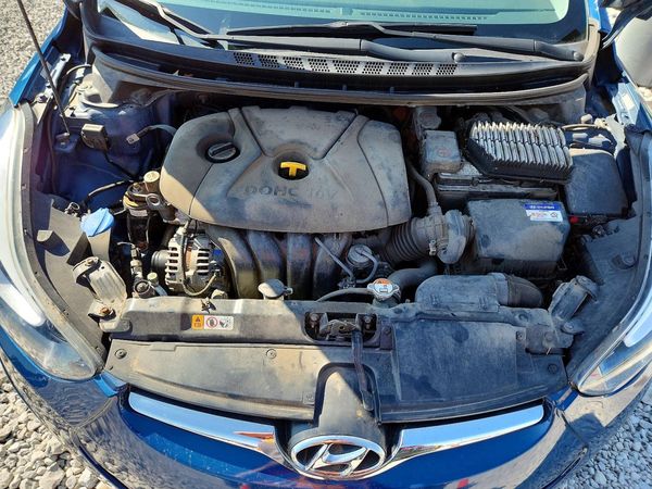 2016 HYUNDAI ELANTRA — Engine bay