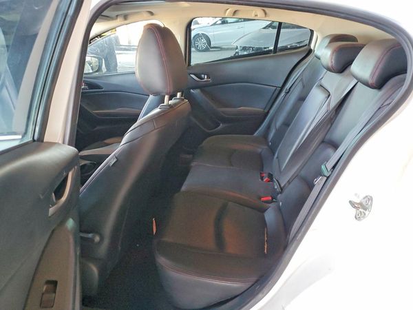 2016 MAZDA 3 SE