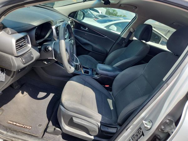 2016 KIA SORENTO L / LX