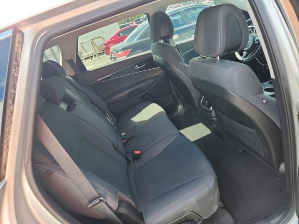 2016 KIA SORENTO L / LX