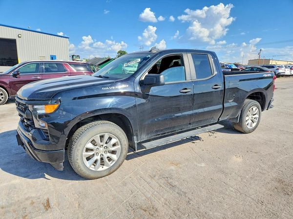 2022 CHEVROLET SILVERADO Custom — Front 3/4
