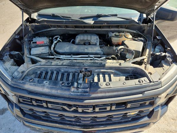 2022 CHEVROLET SILVERADO Custom — Engine bay