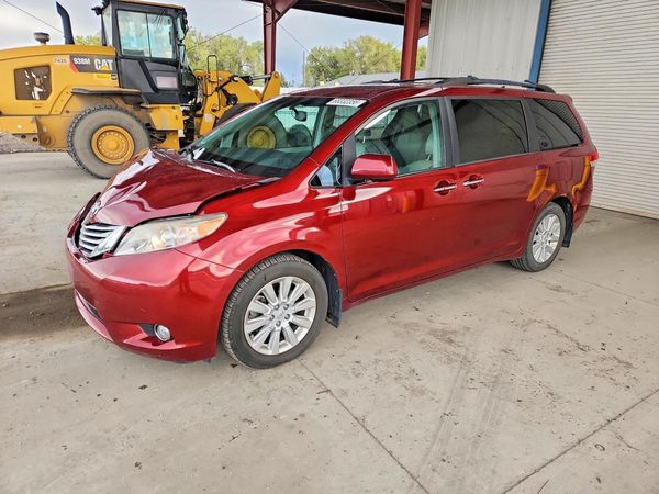 2012 TOYOTA SIENNA