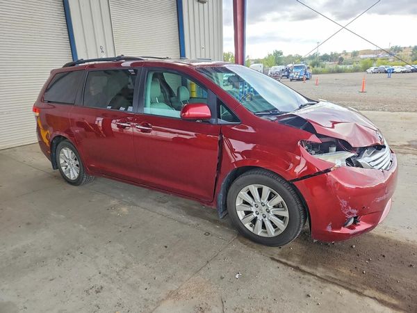 2012 TOYOTA SIENNA