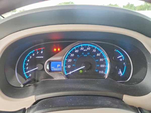 2012 TOYOTA SIENNA