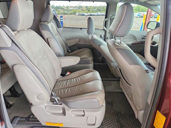 2012 TOYOTA SIENNA