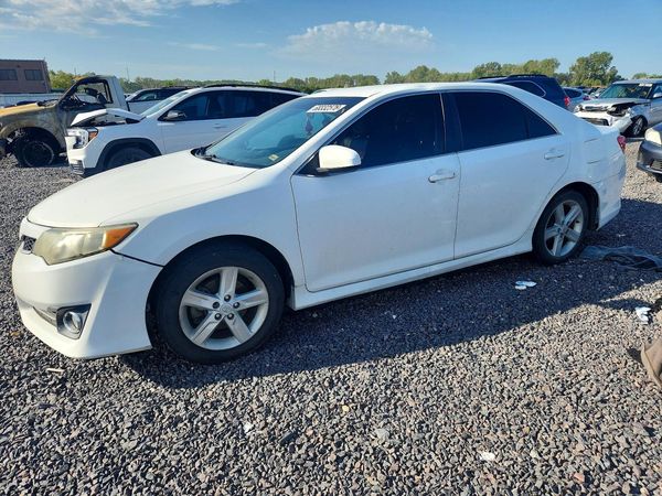 2012 TOYOTA CAMRY — Front 3/4