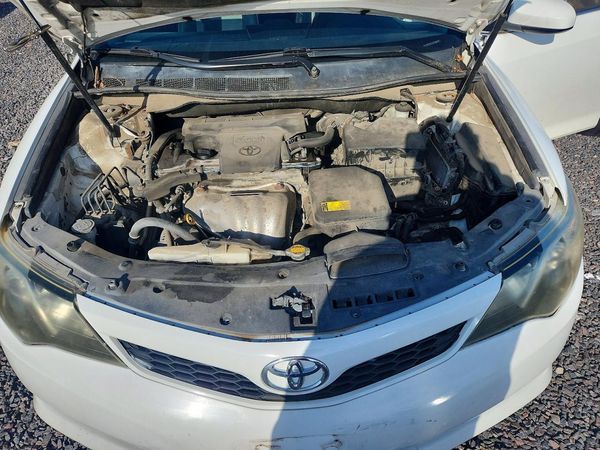 2012 TOYOTA CAMRY — Engine bay