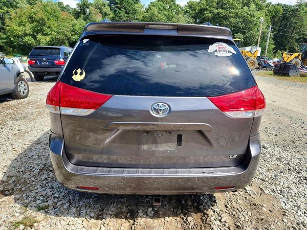 2012 TOYOTA SIENNA
