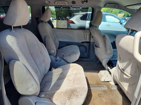 2012 TOYOTA SIENNA