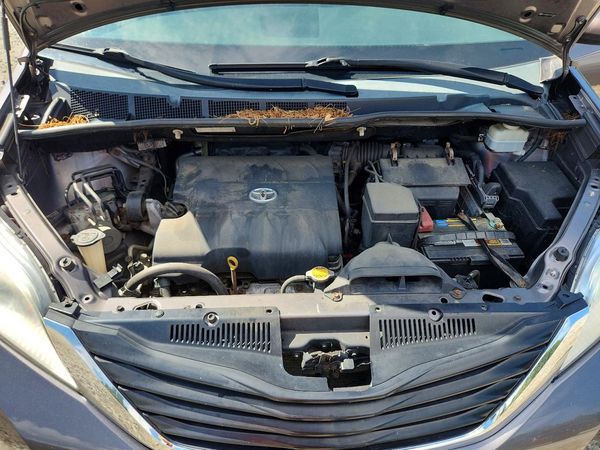 2012 TOYOTA SIENNA