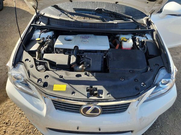 2012 LEXUS CT 200h — Engine bay
