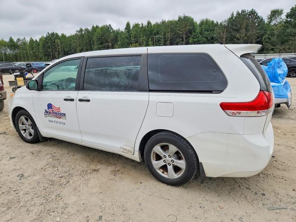 2012 TOYOTA SIENNA