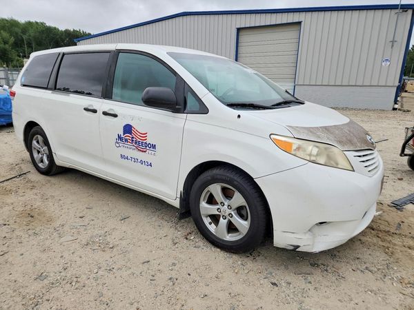 2012 TOYOTA SIENNA