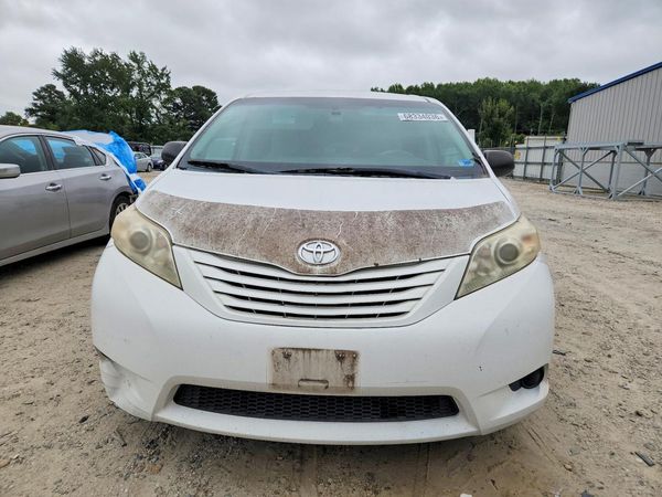 2012 TOYOTA SIENNA
