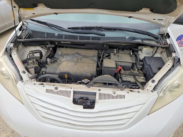 2012 TOYOTA SIENNA