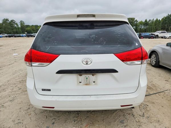 2012 TOYOTA SIENNA
