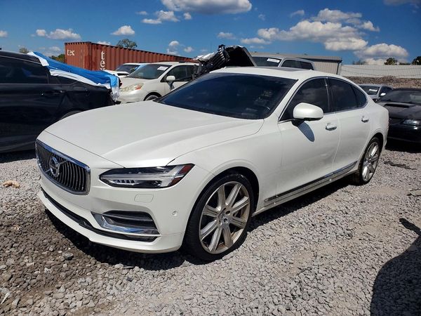 2017 VOLVO S90