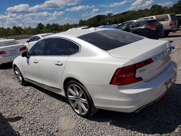 2017 VOLVO S90