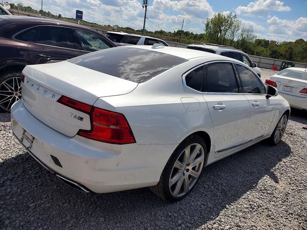 2017 VOLVO S90