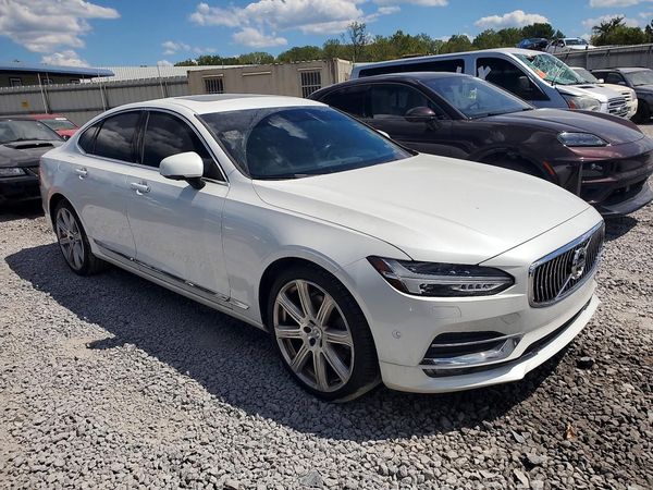 2017 VOLVO S90