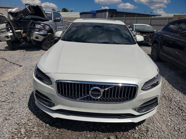 2017 VOLVO S90