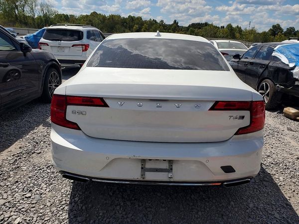 2017 VOLVO S90