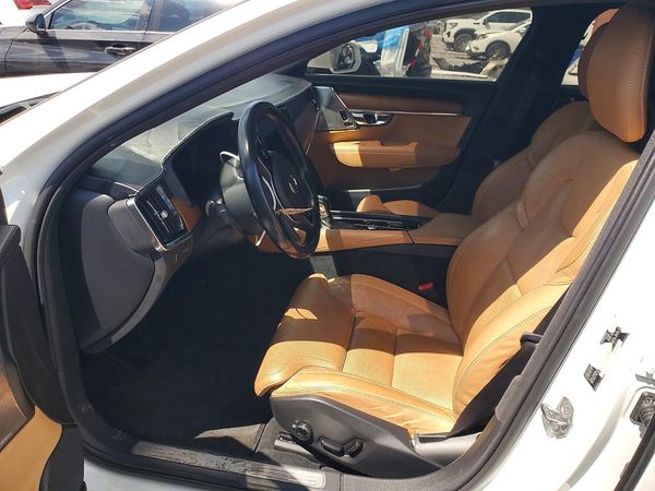 2017 VOLVO S90