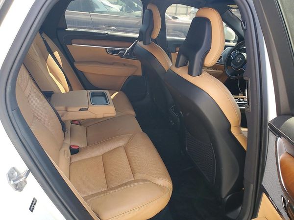 2017 VOLVO S90