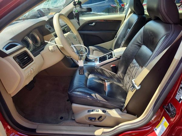 2013 VOLVO XC70