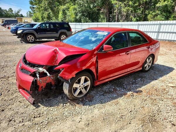 2013 TOYOTA CAMRY — Front 3/4