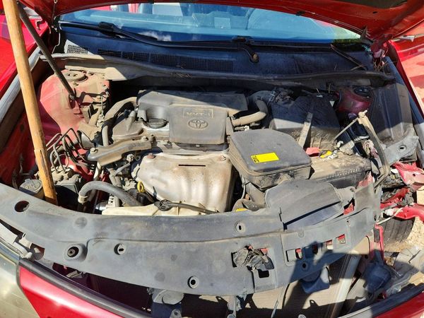 2013 TOYOTA CAMRY — Engine bay