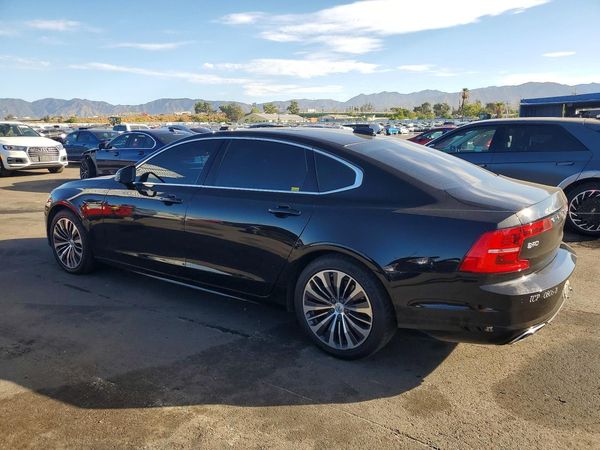 2020 VOLVO S90 Momentum