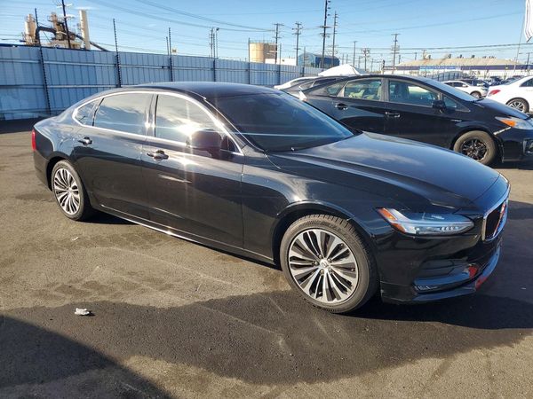 2020 VOLVO S90 Momentum