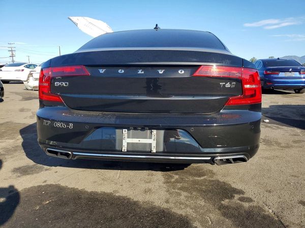 2020 VOLVO S90 Momentum
