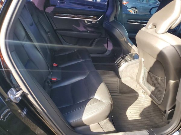 2020 VOLVO S90 Momentum