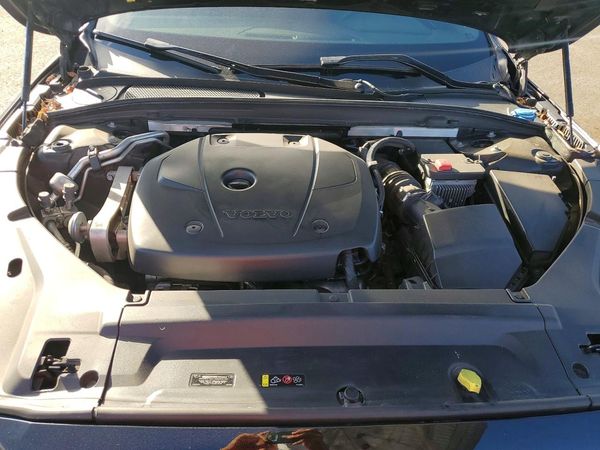 2020 VOLVO S90 Momentum