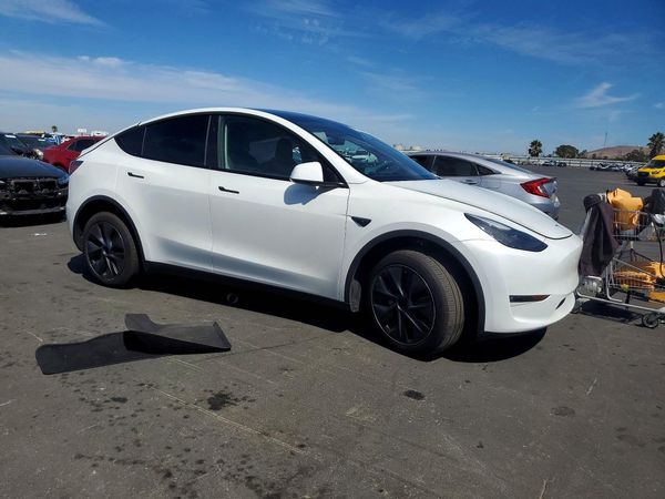 2024 TESLA MODEL Y — Passenger 3/4