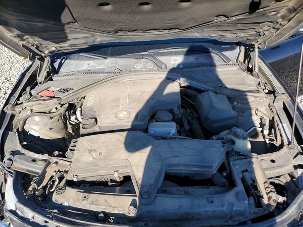 2015 BMW 328 xDrive SA — Engine bay
