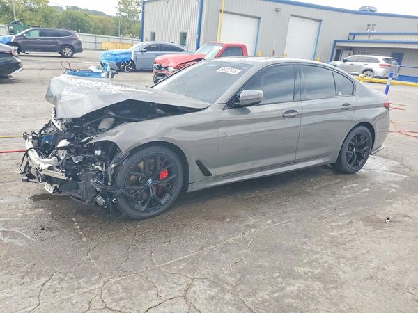 2021 BMW M5 xDrive — Front 3/4