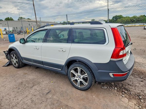 2015 VOLVO XC70 Platinum (non R design)