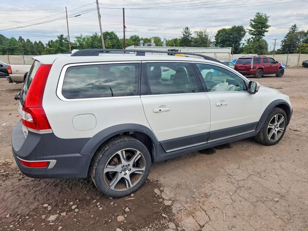 2015 VOLVO XC70 Platinum (non R design)