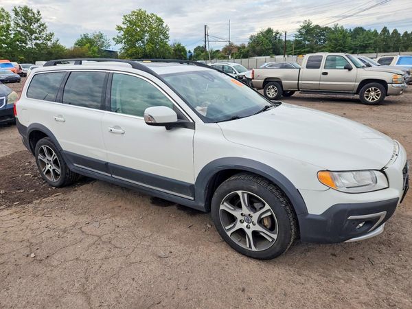2015 VOLVO XC70 Platinum (non R design)