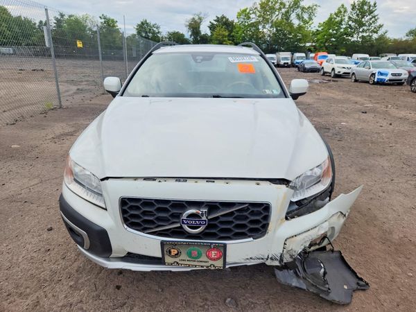 2015 VOLVO XC70 Platinum (non R design)
