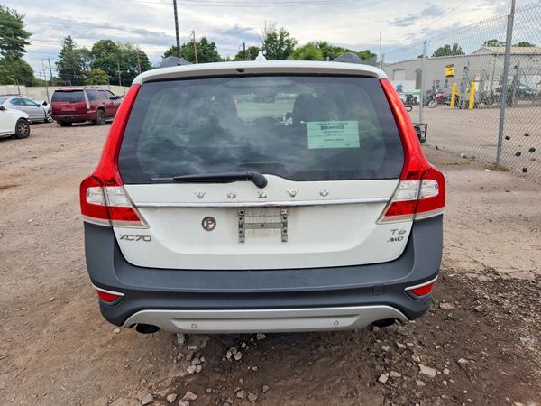 2015 VOLVO XC70 Platinum (non R design)
