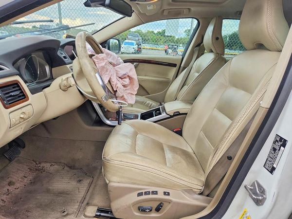 2015 VOLVO XC70 Platinum (non R design)