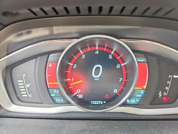 2015 VOLVO XC70 Platinum (non R design)