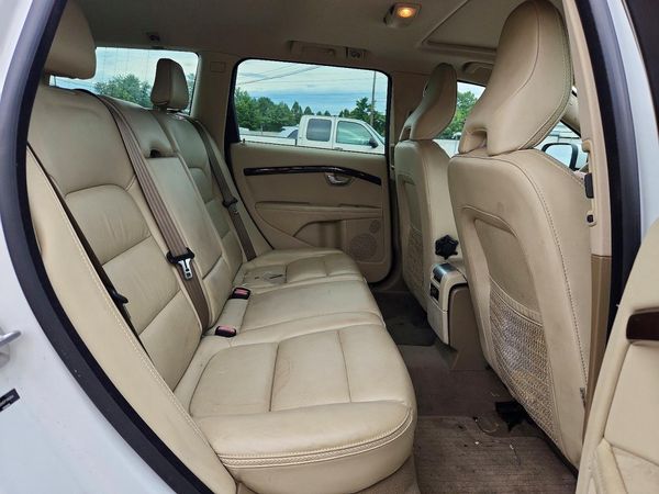 2015 VOLVO XC70 Platinum (non R design)